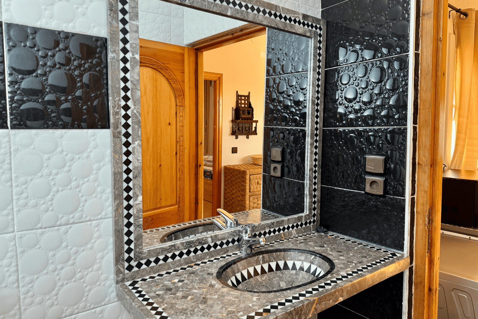 Bathroom 1 (2)