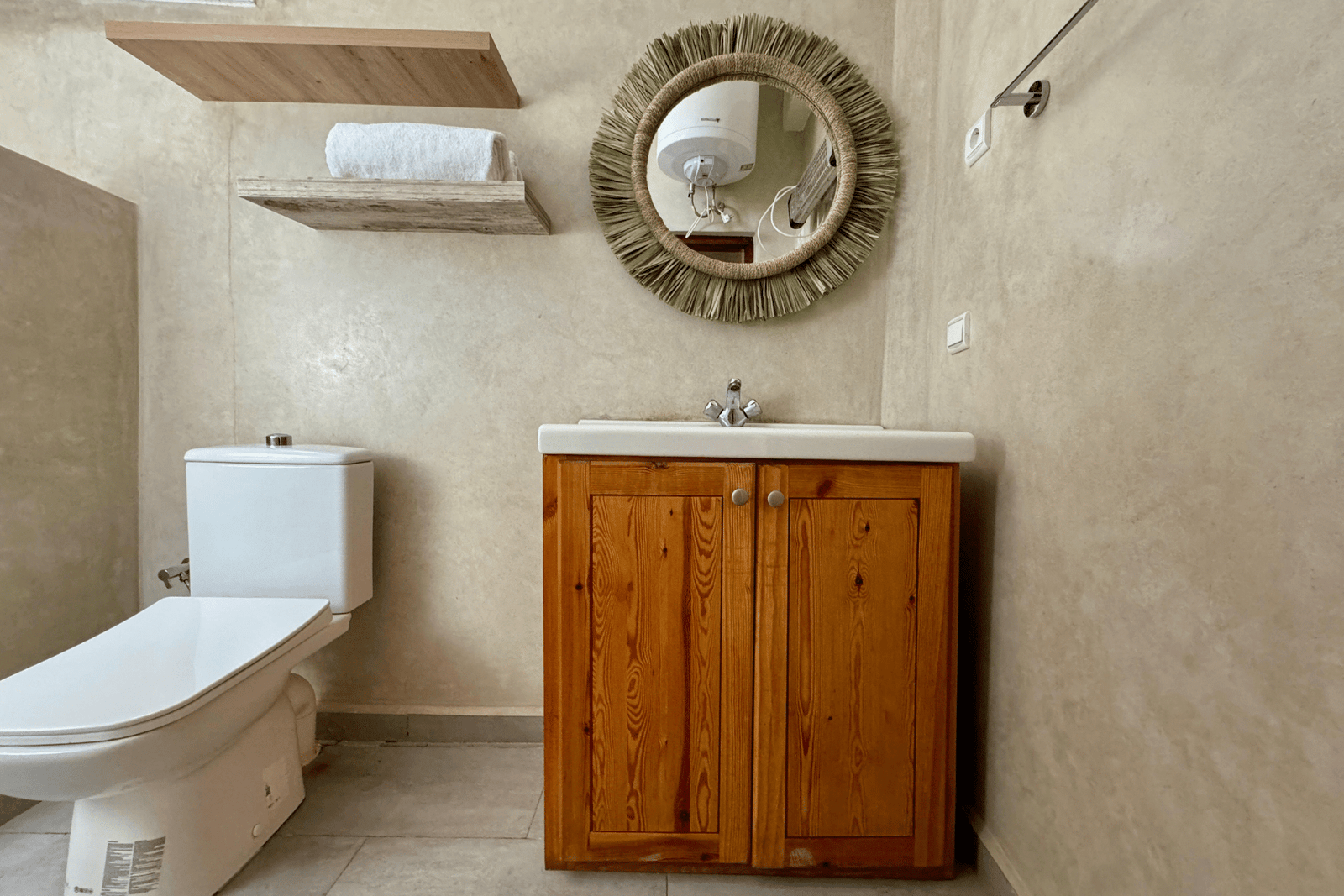 Bathroom 2 (2)